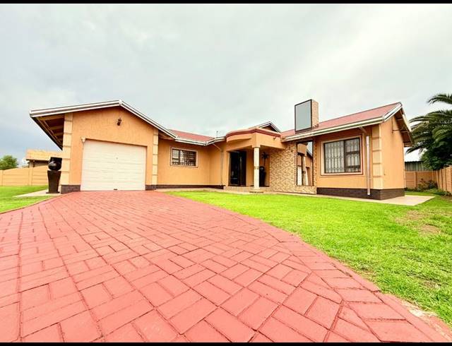3 BEDROOM HOUSE FOR SALE IN VANDERBIJLPARK CE 4